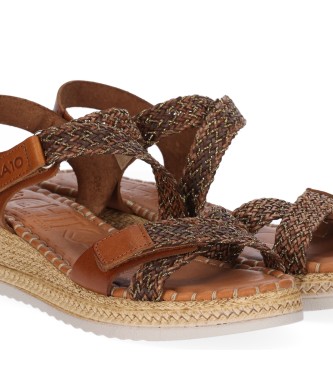 Chika10 Mudejar 02 Brown leather sandals