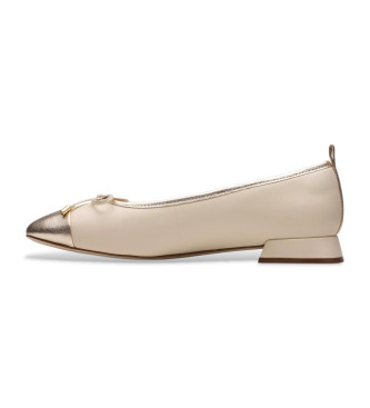 Clarks Ubree15 Poppy beige leather ballerina pumps