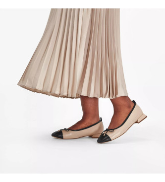 Clarks Ubree15 Poppy beige leather ballerina pumps