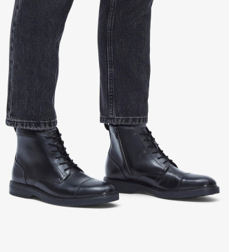 Clarks Aldwin Cap Leren Enkellaarsjes zwart
