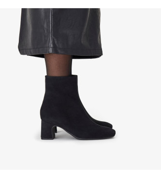 Clarks Fernie Zip Leather Ankle Boots noir