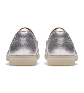 Clarks Srebrne skórzane mokasyny Narini Edge