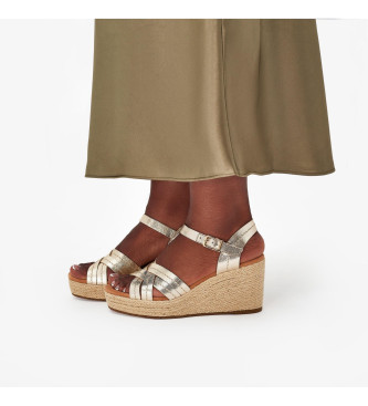 Clarks Sabina Riemchensandalen aus goldenem Leder