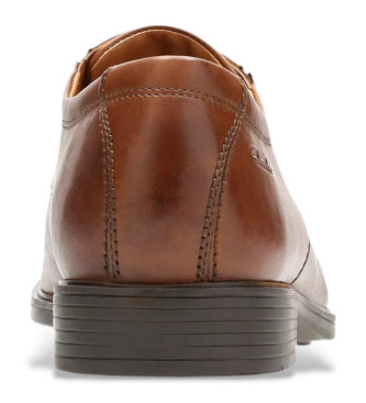 Clarks Sapatos Tilden Plain em pele castanha