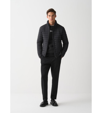 Colmar Leichte Daunenjacke mit schwarzem Steppkragen