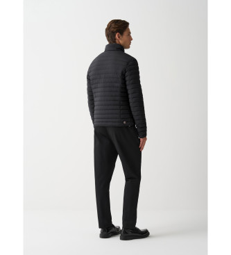 Colmar Leichte Daunenjacke mit schwarzem Steppkragen