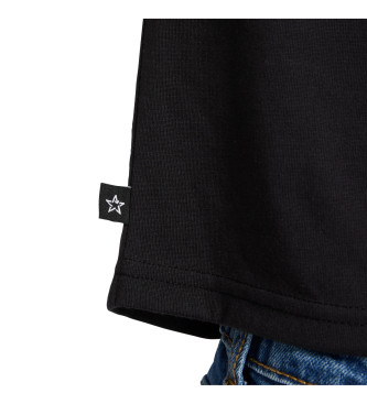 Converse T-shirt quadrada com um emblema Chuck preto