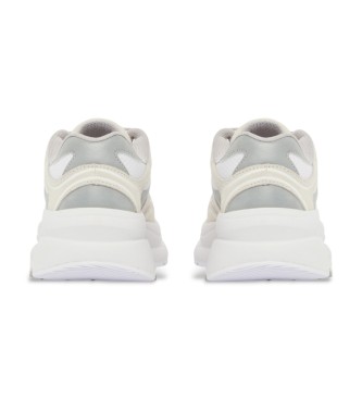 EA7 Čevlji hrepenijo po beli barvi