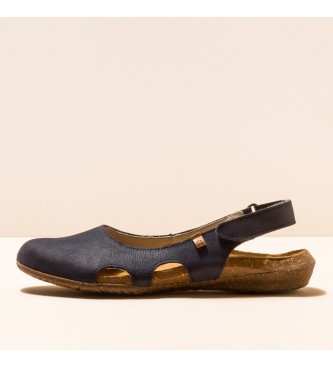 El Naturalista Wakataua navy leather sandals