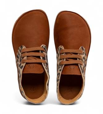 El Naturalista Botins em pele N5374P Tribu castanho