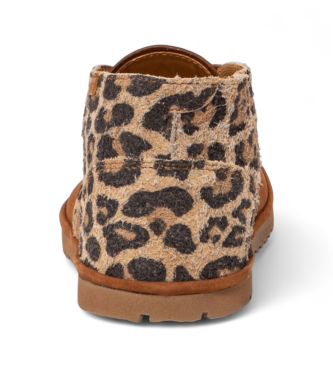 El Naturalista Botins em pele N5374P Tribu castanho