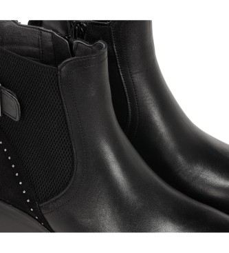 Fluchos Mellea black leather ankle boots