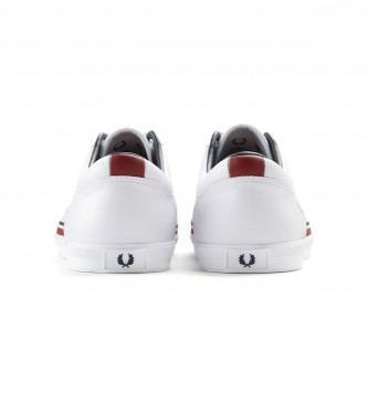 Fred Perry Sneakers Baseline Perf in pelle bianche, blu navy