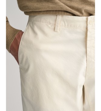 Gant Spodnie chino o kroju slim fit w wyblakłym kremowo-białym kolorze