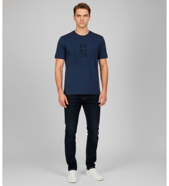 Guess T-shirt z dużą aplikacją na plecach w kolorze niebieskim