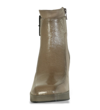 Hispanitas Lederstiefelette mit quadratischer Spitze in Taupe