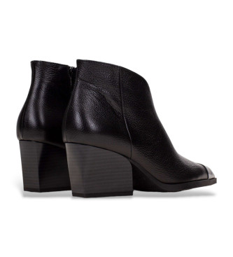 Hispanitas Round toe leather ankle boots black