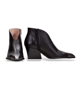 Hispanitas Round toe leather ankle boots black