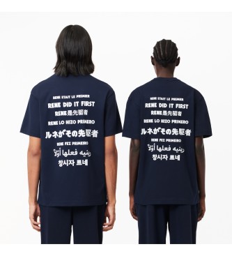 Lacoste T-shirt med slogan p den marinebl ryg