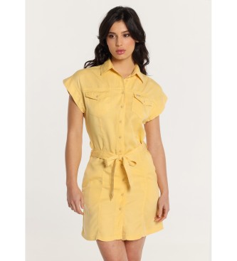 Lois Jeans Kort klnning med knappar i tenceltyg med gult midjeblte