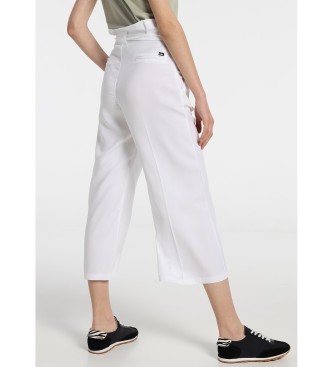 Lois Jeans Białe spodnie z paskiem