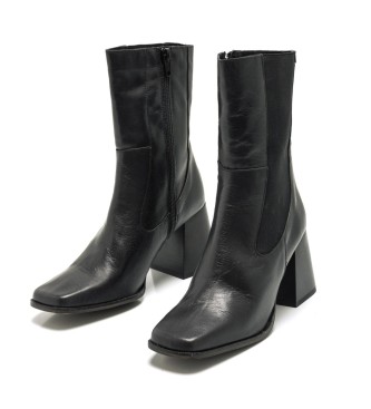 Mustang Casual Portya Black leather ankle boots- Heel height 7.5cm