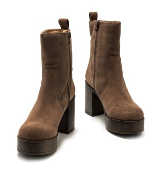Mustang Brown Sixties Leather Ankle Boots
