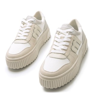 Mustang Tower beige trainers