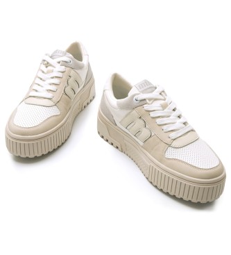 Mustang Tower beige trainers