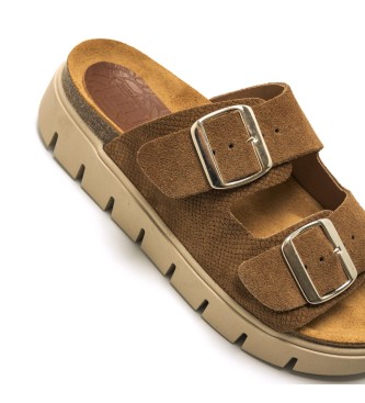 Mustang Brown Lion Leather Sandals