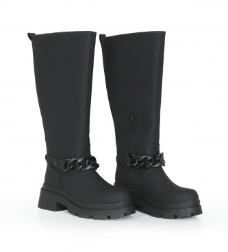 Mustang High boots with black detail