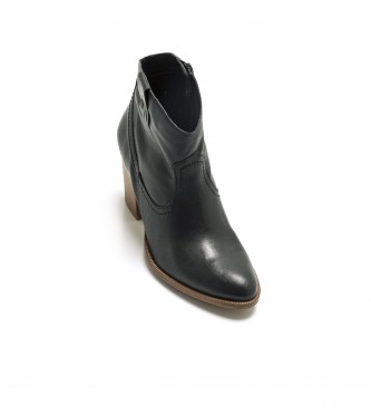 Mustang Uma black leather ankle boots -Heel height: 7cm
