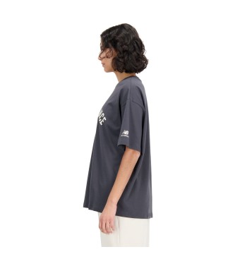 New Balance T-shirt Essentials Varsity oversized cinzenta