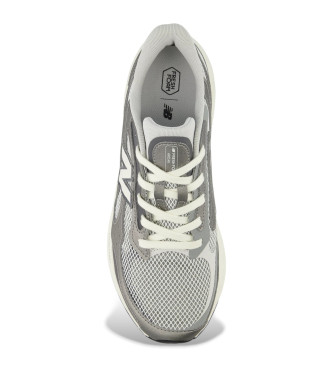 New Balance Trainers Fresh Foam Arishi v4 grijs