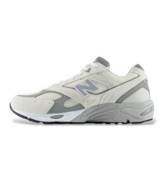 New Balance Baskets en cuir 880R beige