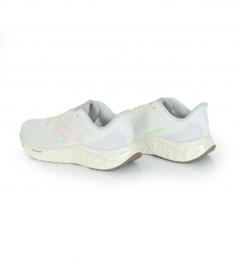 New Balance Zapatillas Fresh Foam Arishi v4 blanco roto