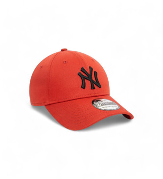 New Era League Essential 39Thirty New York Yankees rdeča kapa