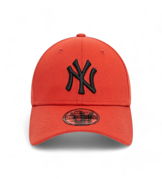 New Era League Essential 39Thirty New York Yankees rdeča kapa