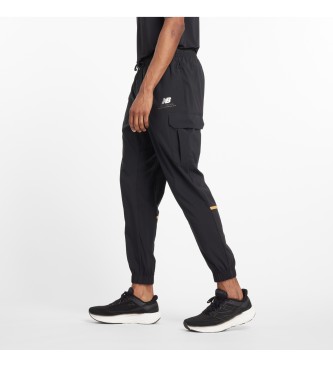 New Balance Pantaln jogger Classics Woven Cargo negro