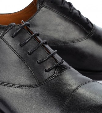 Pikolinos Bristol leather loafers black