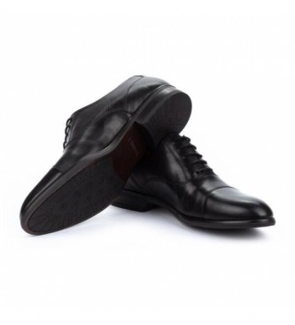 Pikolinos Bristol usnjeni čevlji črne barve
