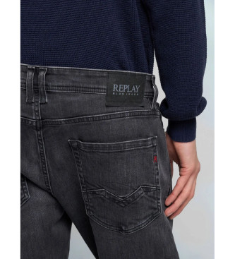 Replay Rocco Comfort Fit Jeans črne barve