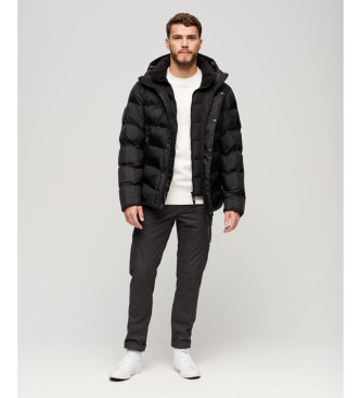 Superdry Grafični puffer plašč črne barve