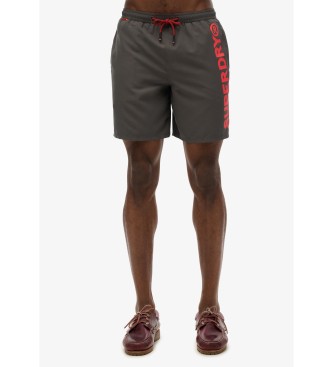 Superdry 43,2 cm plavalni kostum s sivo športno grafiko