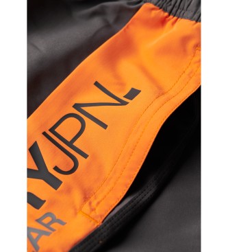 Superdry Sportowy kostium kąpielowy wykonany z szarego materiału pochodzącego z recyklingu