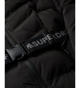 Superdry Prešita smučarska jakna Luxe s pasom črna