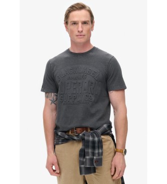 Superdry T-shirt grfica com logtipo em relevo cinzento