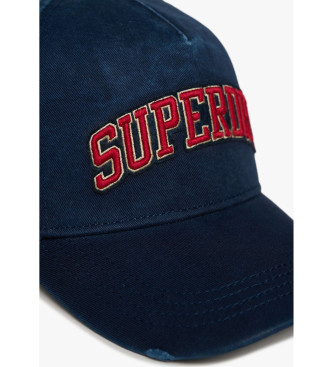 Superdry Cappellino da camionista blu navy con logo universitario