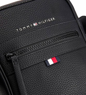 Tommy Hilfiger Essential mala reporterska torba črna