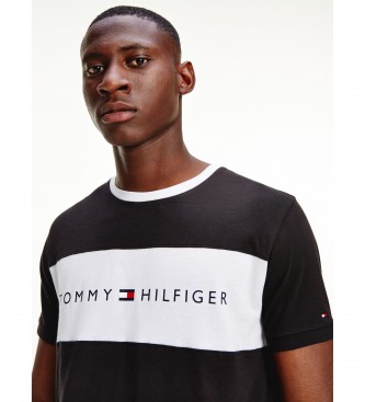 Tommy Hilfiger T-shirt girocollo con logo bandiera UM0UM01170 nera